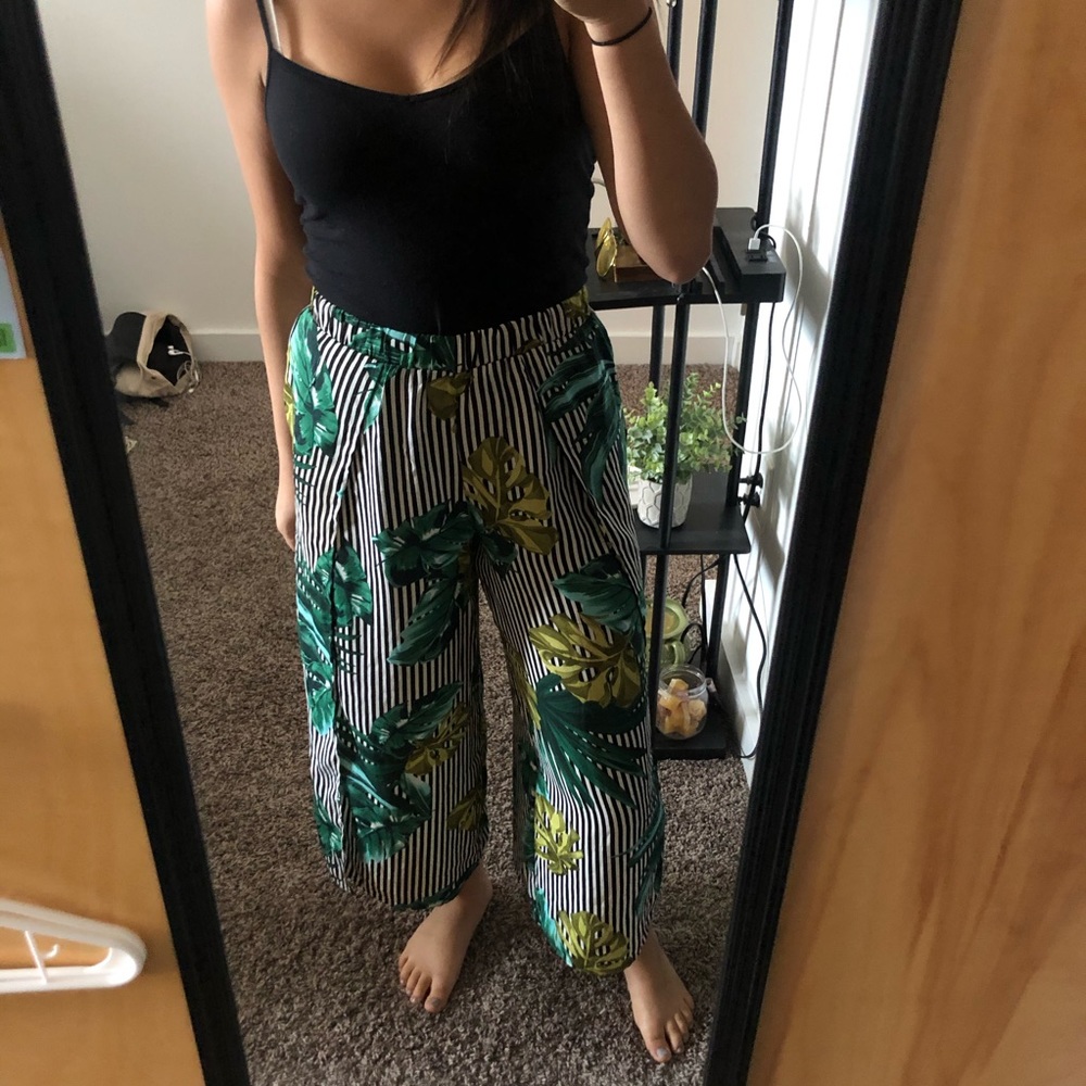 Forever 21 wide leg split seam pants banana leaf